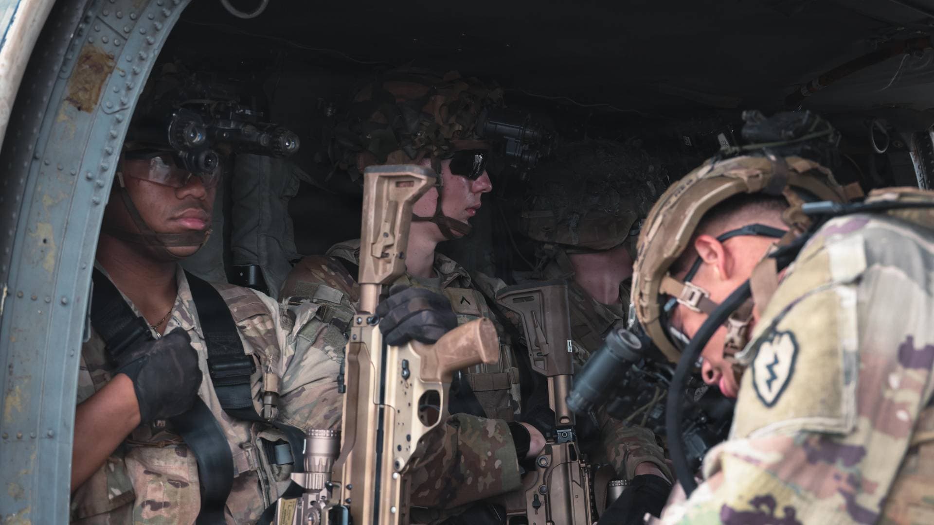 أكسيوس: الجيش الأمريكي أعد خطة لشن ضربات على أهداف إيرانية بهدف كسر الجمود التفاوضي