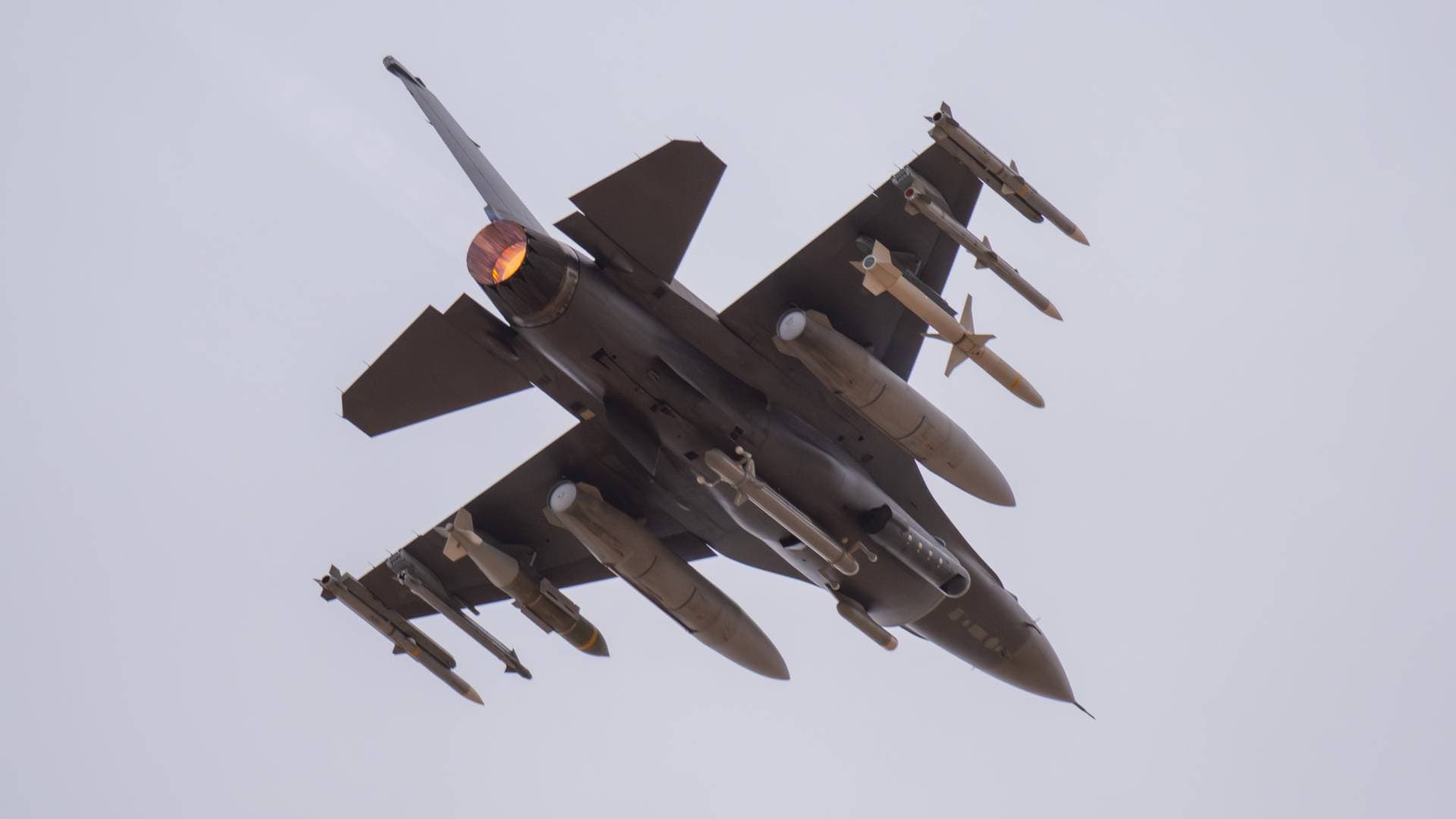 أكسيوس: ترمب يدرس خططا لضرب إيران وتدخل بري لفتح مضيق هرمز