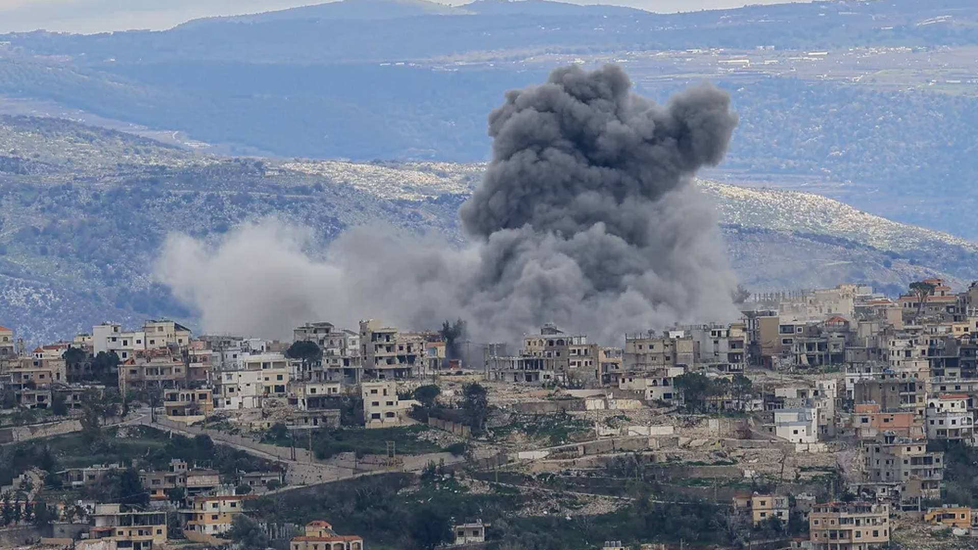 القناة 12 العبرية: تضرر عدد من المركبات بالجليل الأعلى إثر سقوط صاروخ أطلق من لبنان