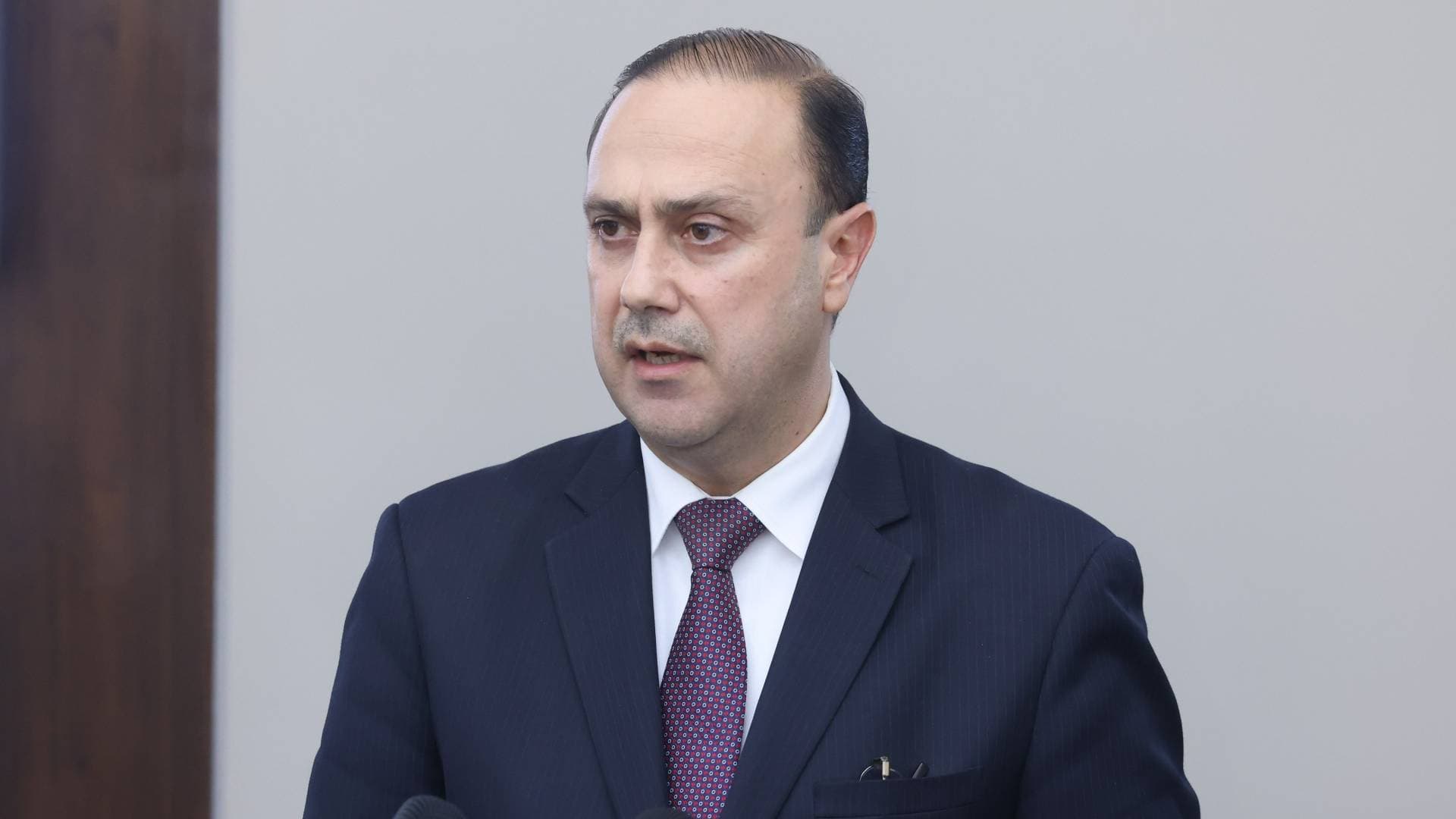 وزير الاتصال الحكومي يهنئ عمال الأردن بعيدهم