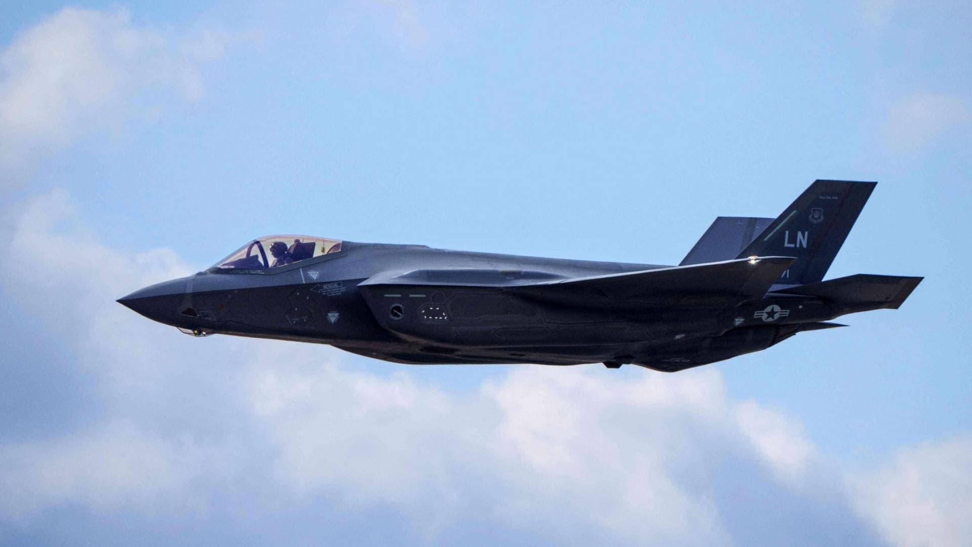 تل أبيب تشتري مقاتلات حربية F-15 و F-35 من أمريكا
