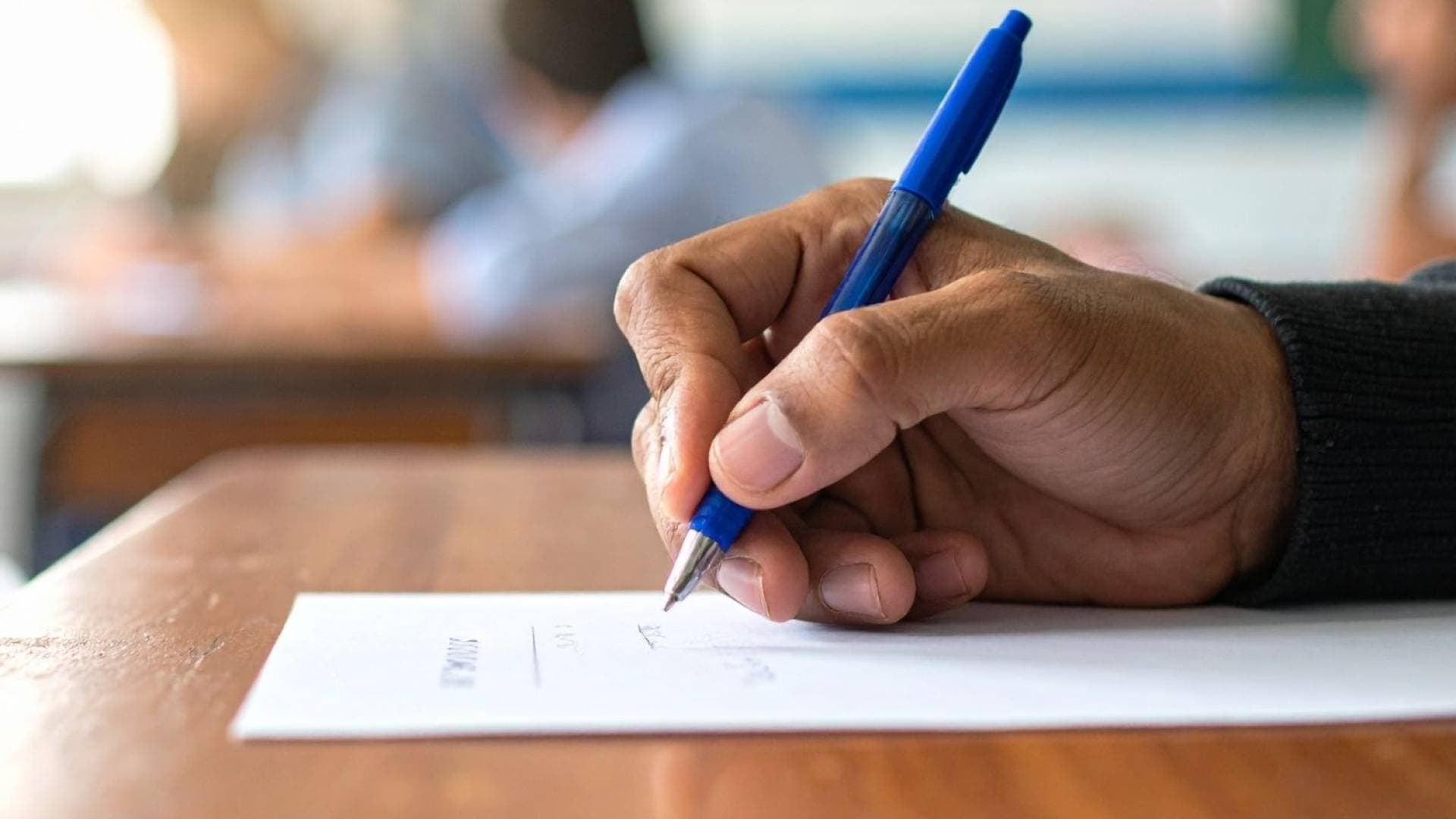 بدء التسجيل لامتحان الشهادة الجامعية المتوسطة (الشامل) في دورته الأخيرة في الأردن