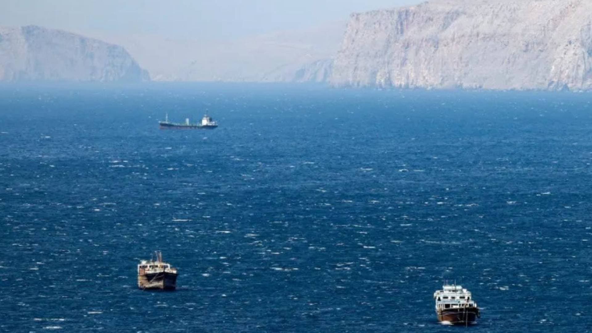 طهران ترد على ترمب: مضيق هرمز لا يدار بـ"منشورات متوهمة" وأي تدخل هو خرق للهدنة