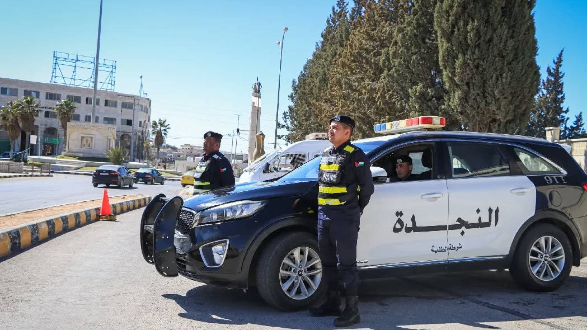 الأمن العام: وفاة بحريق مصنع زيوت في المفرق والدفاع المدني يخمد الحريق.. فيديو