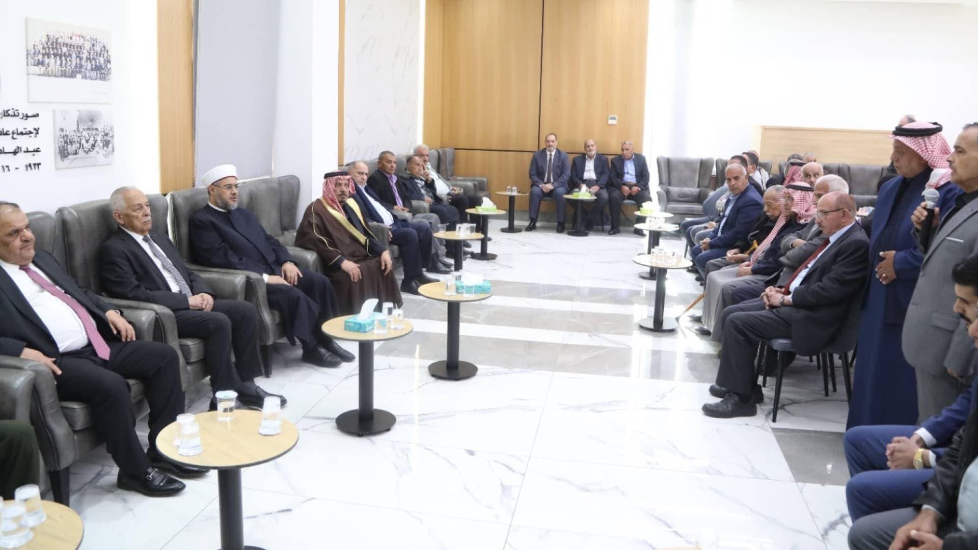 مندوبا عن الملك وولي العهد.. العيسوي يعزي الطراونة والصعوب