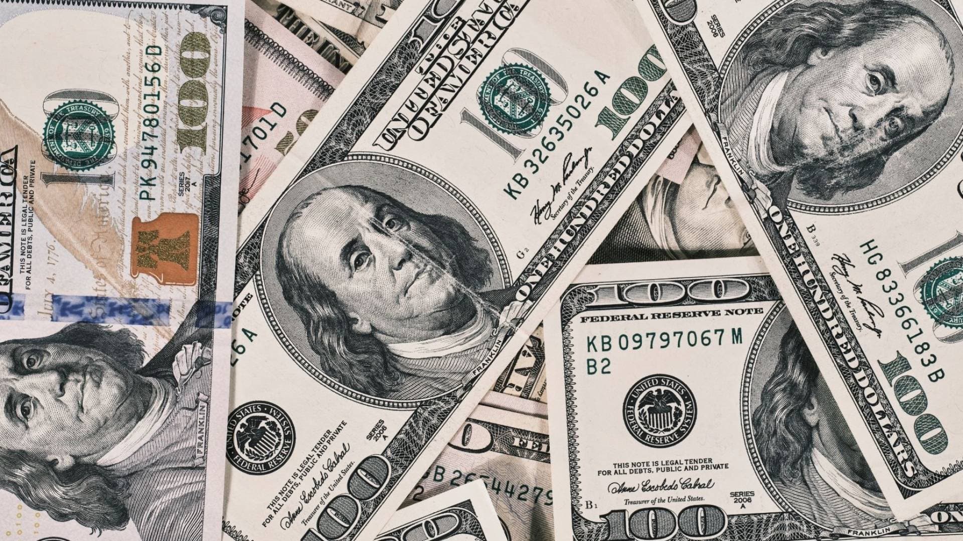تراجع الدولار الأمريكي مع انتعاش آمال التهدئة مع إيران وقفزة كبيرة للين الياباني