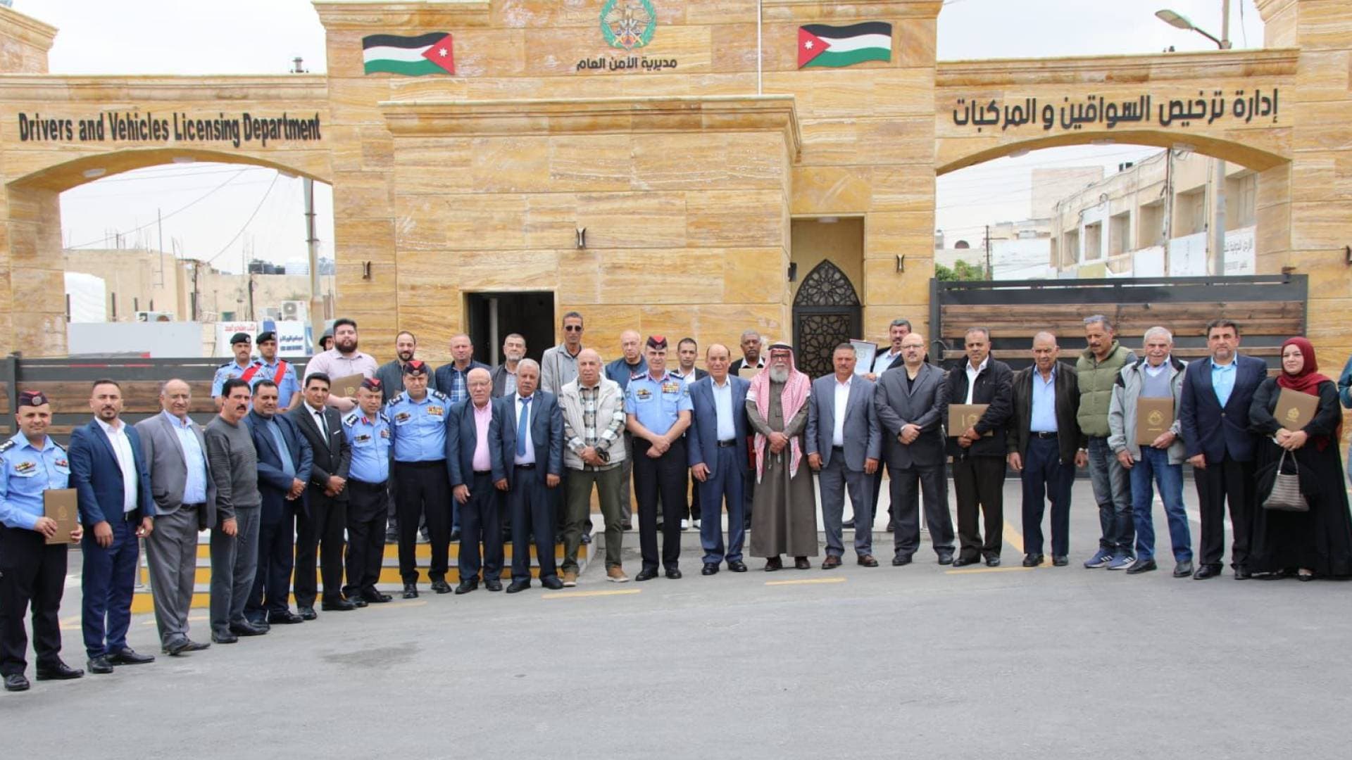 الأمن العام يكرم السائقين المتميزين تقديرا لالتزامهم بقواعد المرور