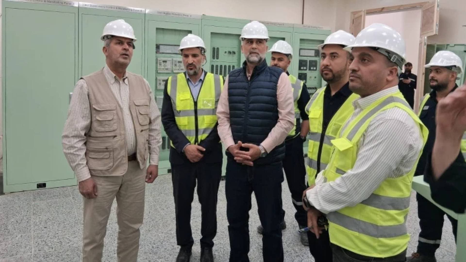 الخرابشة والبطاينة يتفقدان مشروع محطة تحويل الزرقاء الصناعية ويؤكدان أهميته في دعم الاستثمار