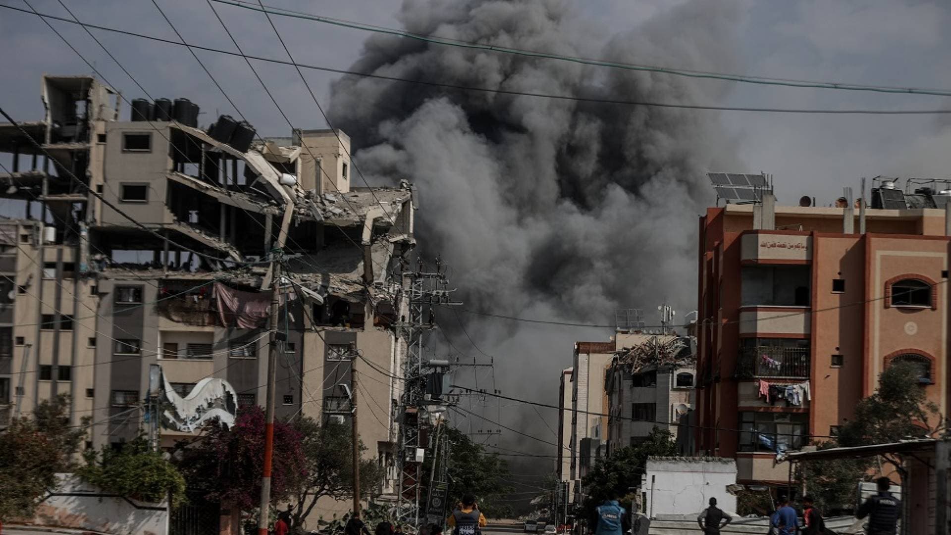 استشهاد مواطن  فلسطيني في قصف متواصل للاحتلال على قطاع غزة لليوم 213