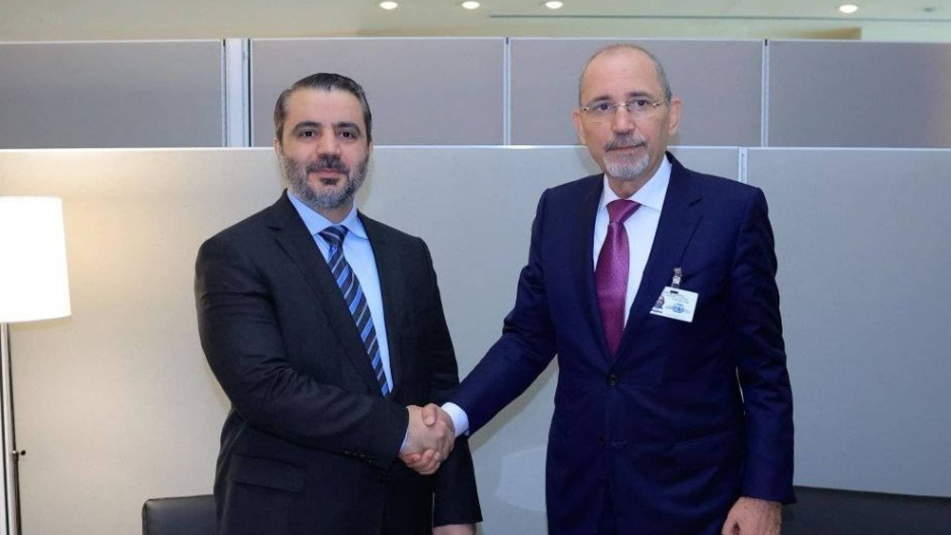 الصفدي والشيباني يبحثان هاتفيا تعزيز العلاقات الأردنية-السورية وجهود التهدئة في المنطقة