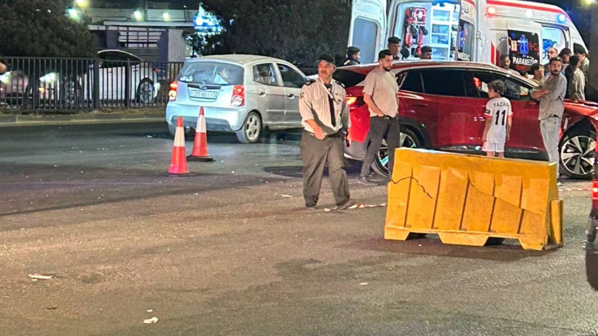 مراسل "رؤيا أخبار": تباطؤ مروري في شارع الاستقلال إثر ارتطام مركبة بعمود.. فيديو
