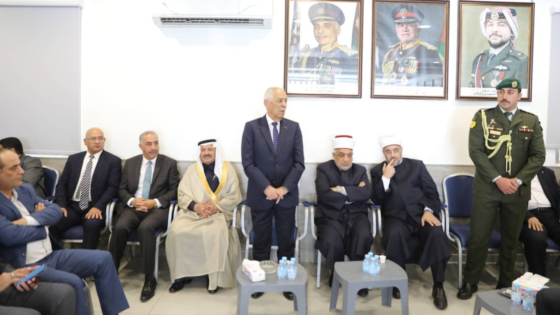 مندوبا عن الملك وولي العهد.. العيسوي يعزي بوفاة شقيق وزير الزراعة السابق