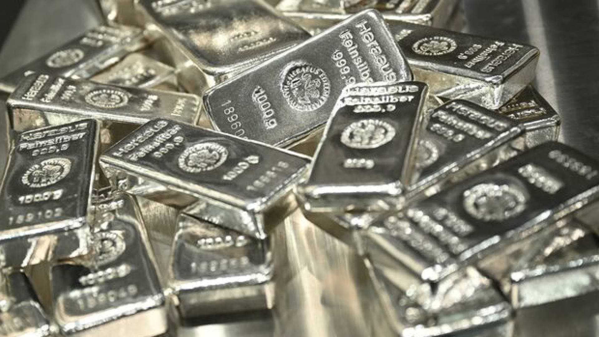الفضة تشتعل عالميا وتقترب من 88 دولارا وسط طلب صناعي غير مسبوق