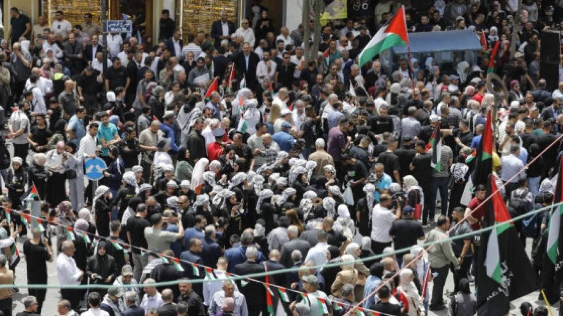 "جذورنا أعمق من دماركم".. جماهير غفيرة تحيي الذكرى الـ78 للنكبة في رام الله