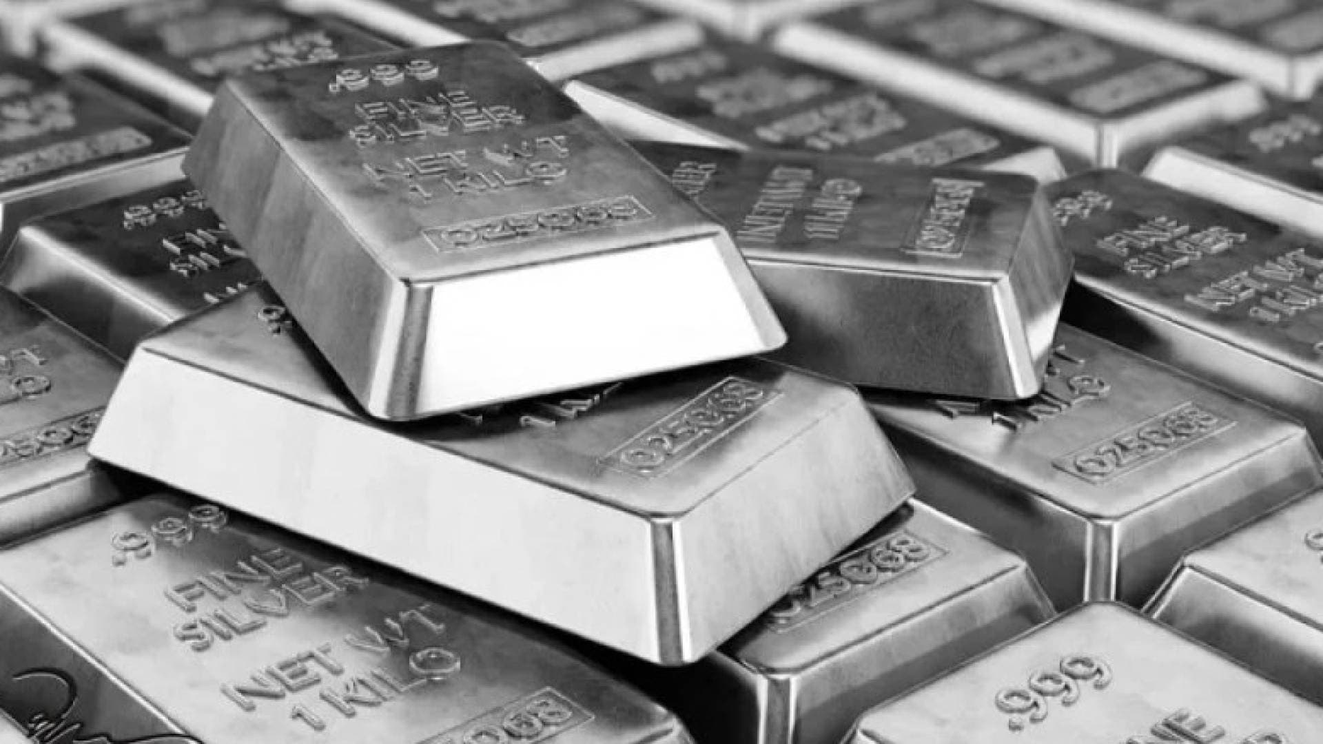 الفضة تخترق حاجز 87 دولارا للأونصة وتسجل قفزة تاريخية بنسبة 2.4%