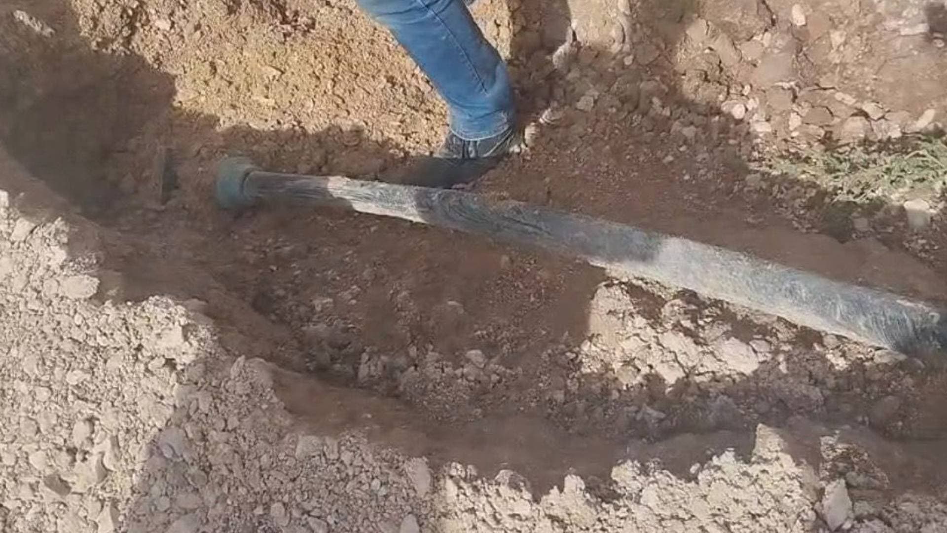 وزارة المياه تضبط اعتداءات على خط ناقل رئيسي في الجيزة وعمارة مخالفة بصويلح
