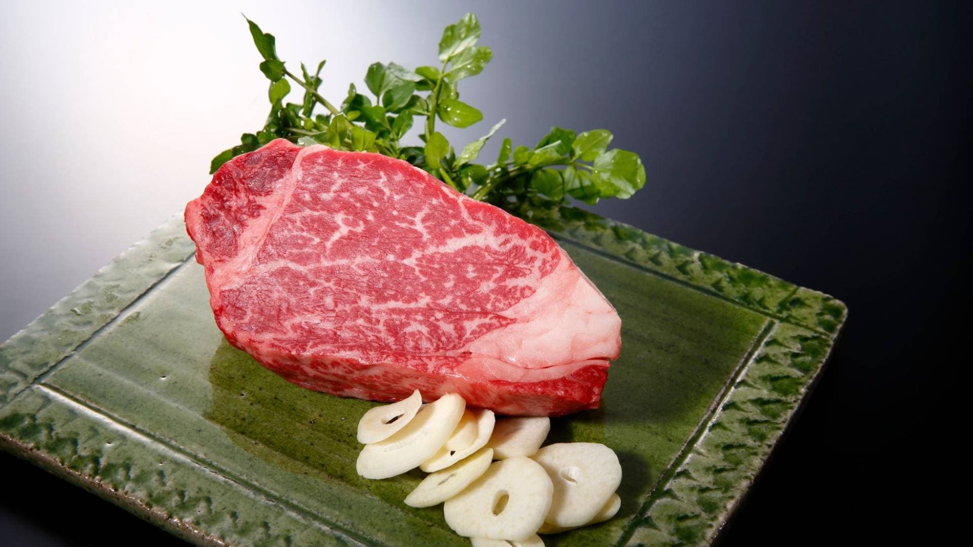 لحم الواغيو.. سعر الكيلو يتجاوز الـ 100 دينار، فما سر هذه اللحمة؟