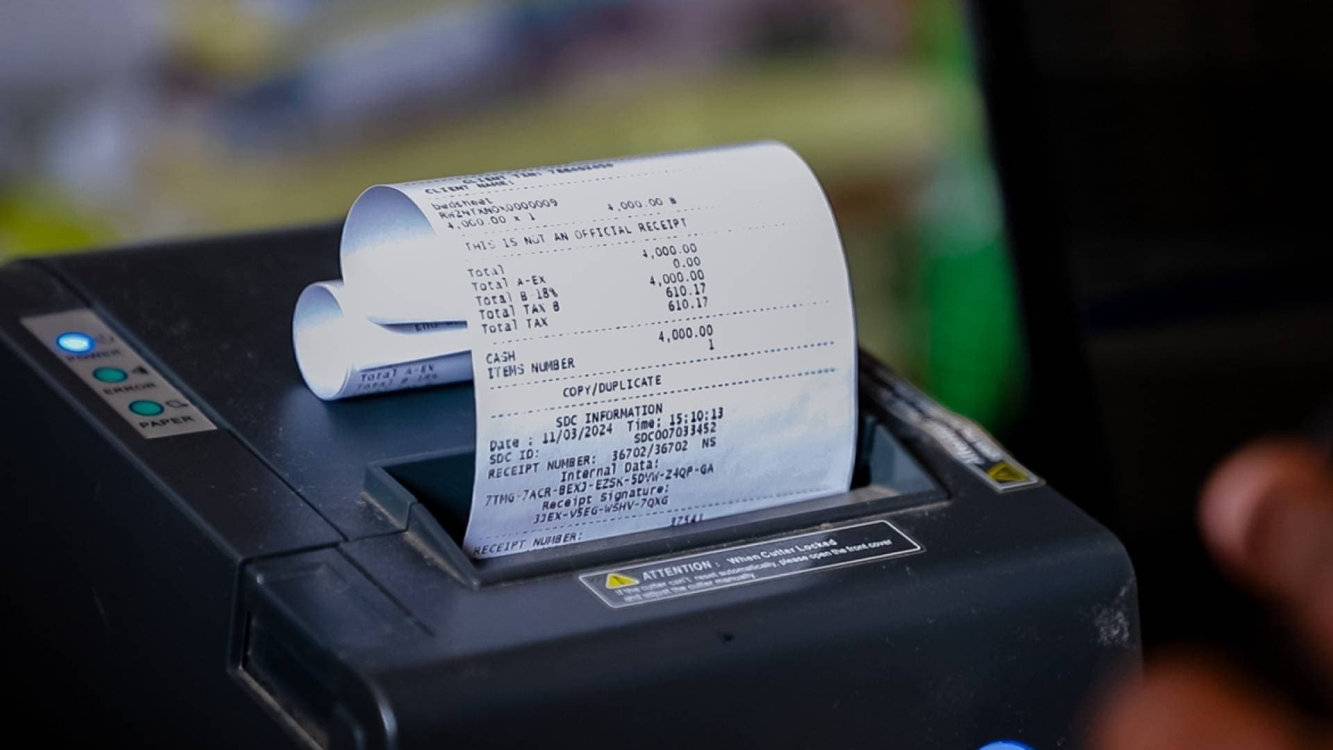 الضريبة توضح عبر "رؤيا" حول إلزامية تسجيل مؤدي الخدمات بنظام الفوترة الإلكتروني لتحصيل مستحقاتهم