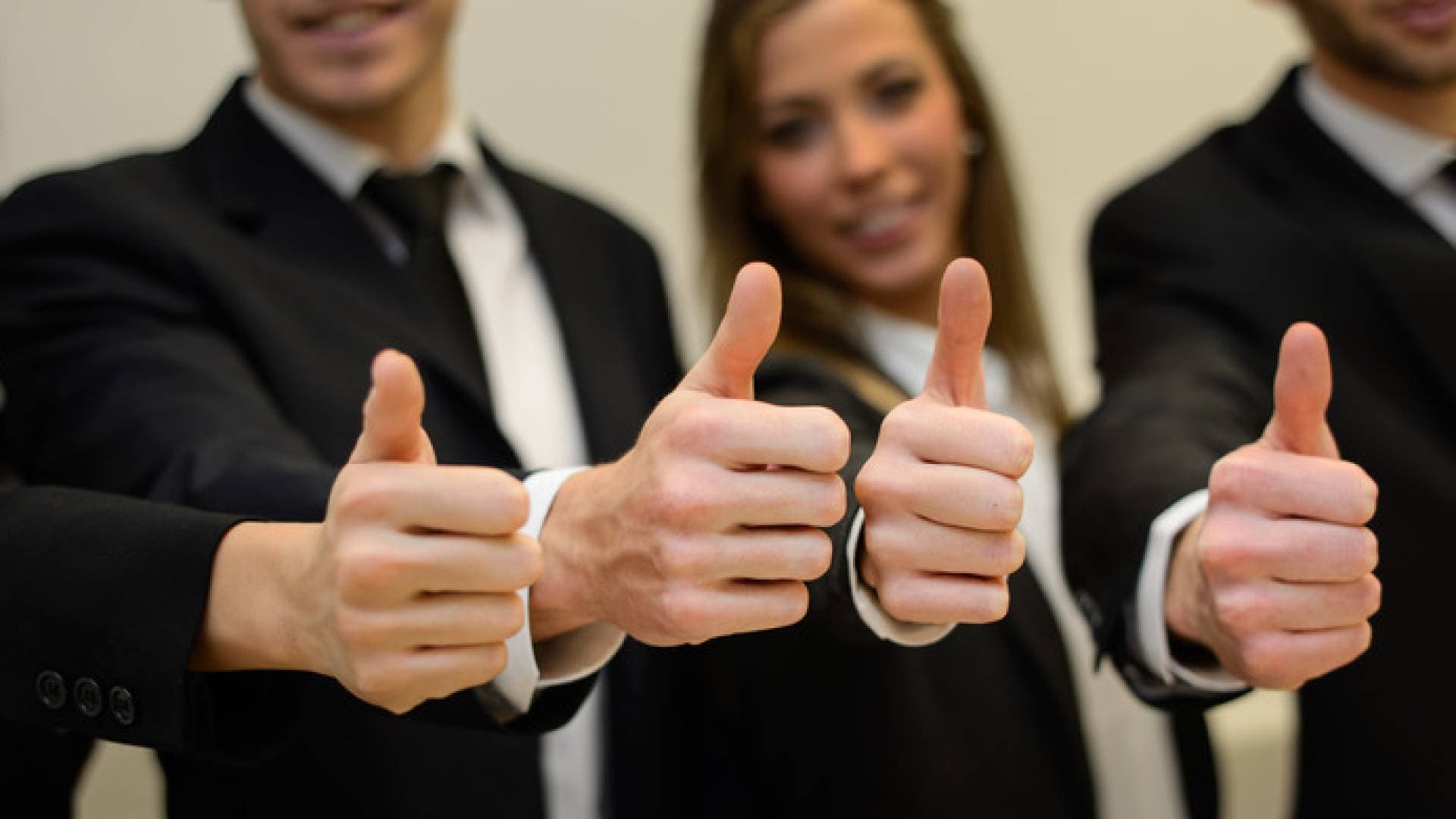 الولاء الوظيفي: نعمة الاستقرار أم نقمة الاستغلال؟ ميزان دقيق في سوق العمل الحديث