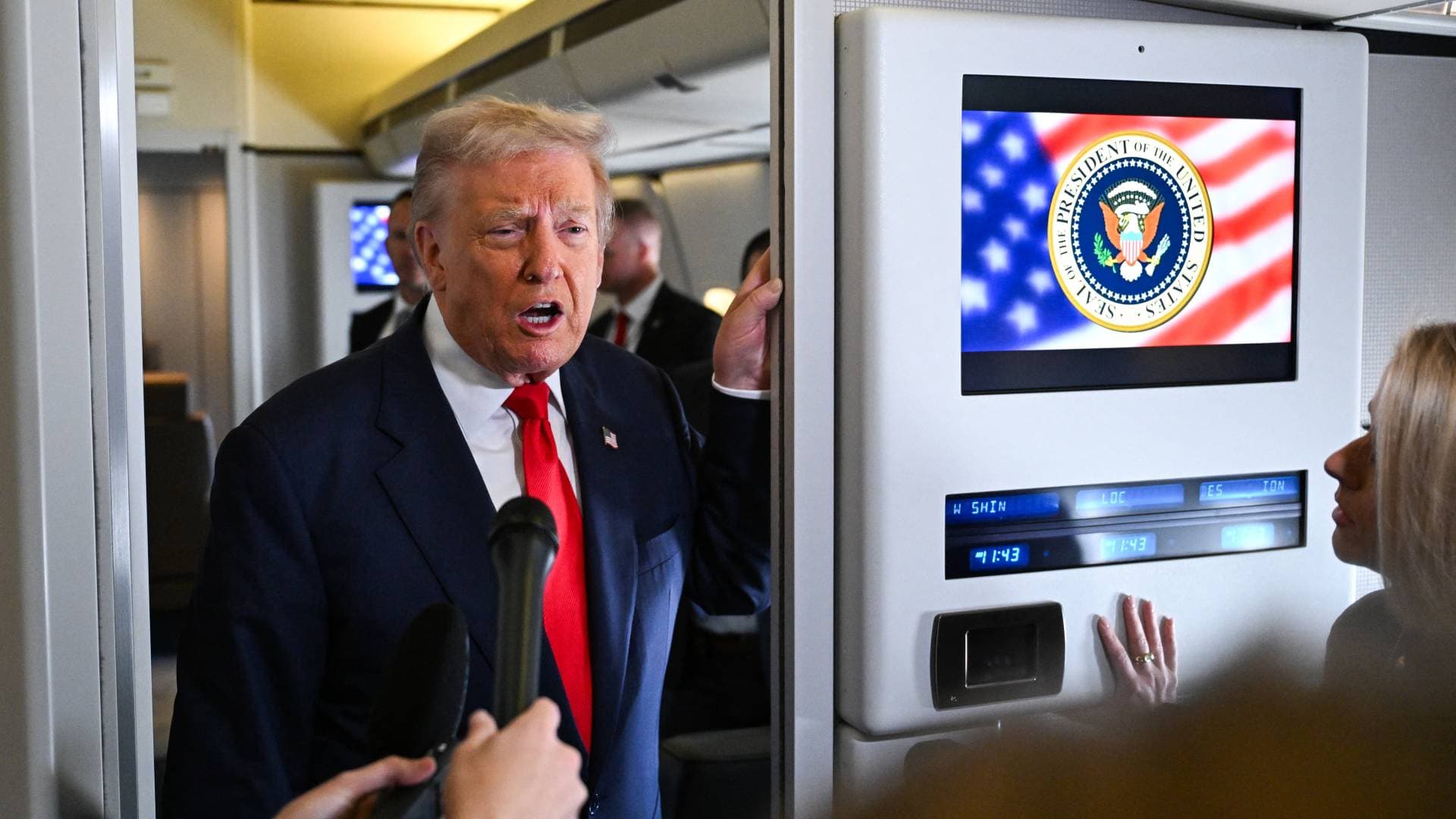 ترمب: عقدت "اجتماعا رائعا" مع الرئيس الصيني وسأكون سعيدا بإلغاء 10% من الرسوم على الصين