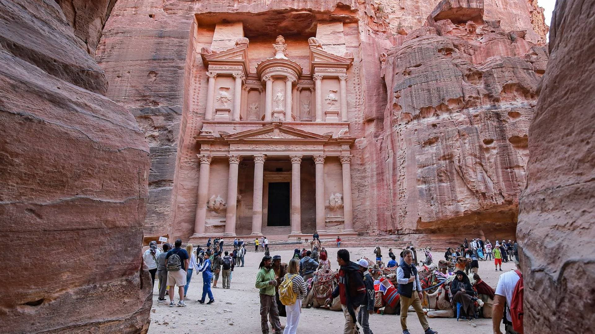 انتعاش تاريخي: زوار البترا الأجانب يقفزون بنسبة 99% في أكتوبر بعد هدوء الأوضاع الإقليمية