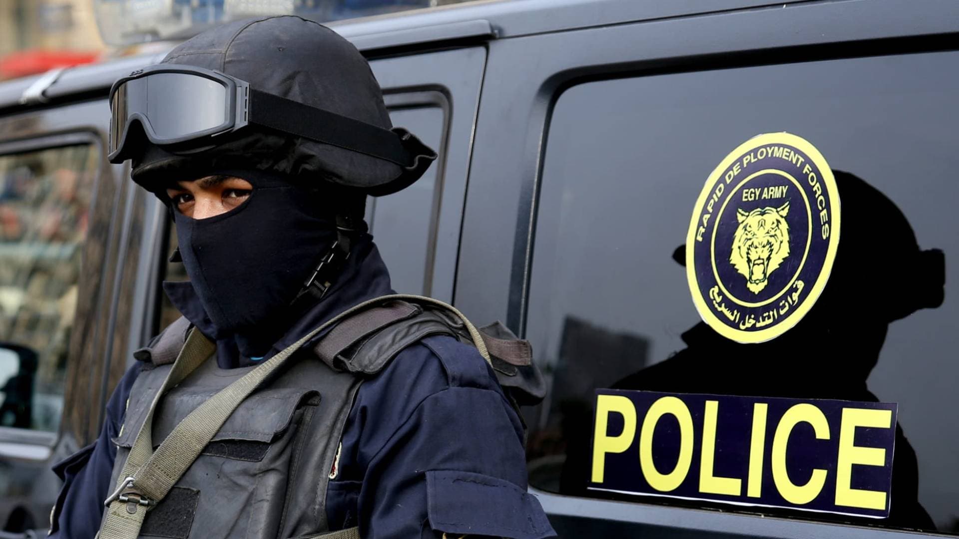 الإطاحة بتشكيل عصابي متخصص في الاحتيال على عملاء البنوك في مصر.. تفاصيل مثيرة