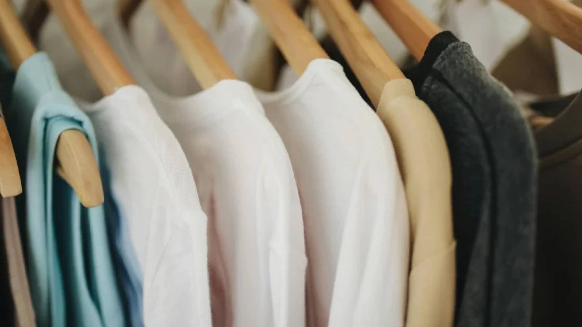 نقابة الألبسة تثمن قرار الحكومة بفرض ضريبة 16% على البضائع الواردة عبر الطرود البريدية