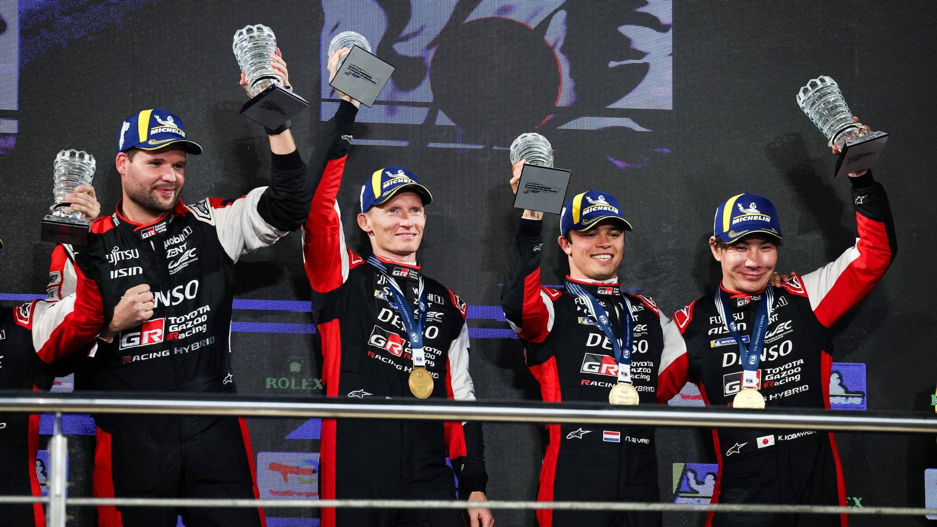 فريق تويوتا جازو للسباقات يفوز بالمركزين الأول والثاني في سباق البحرين 8 ساعات