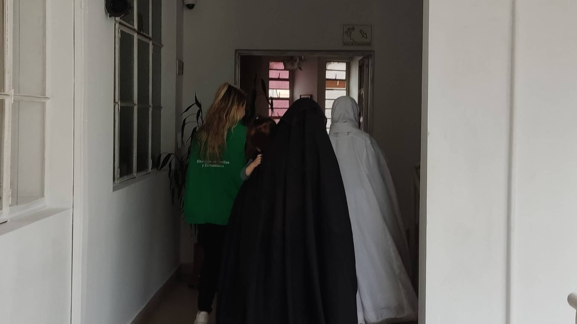 كولومبيا تحرر 17 طفلا من "براثن" طائفة يهودية متهمة بانتهاكات جنسية -فيديو