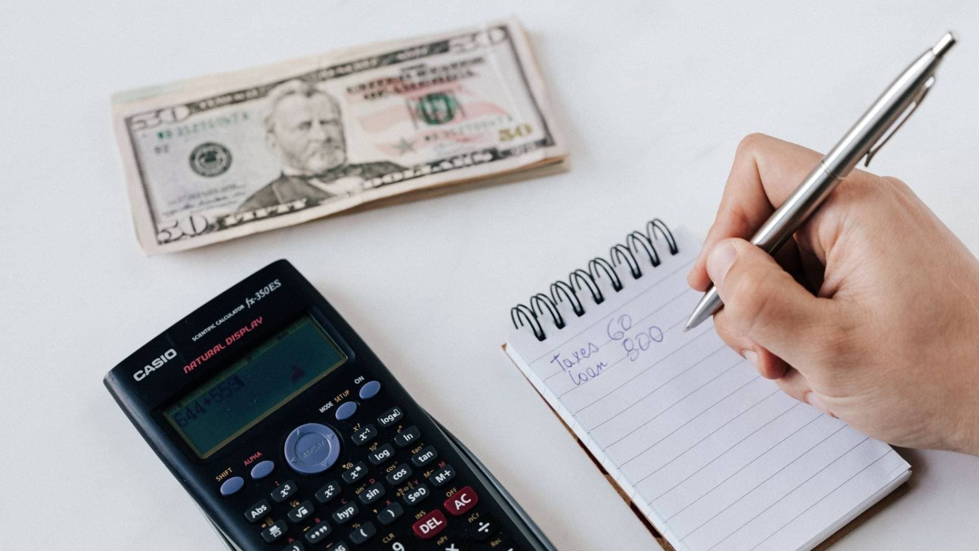 القلق المالي يحرم "جيل زد" من النوم.. الاحتياطي الفيدرالي يحذر والحل ليس في "البقاء في السرير"