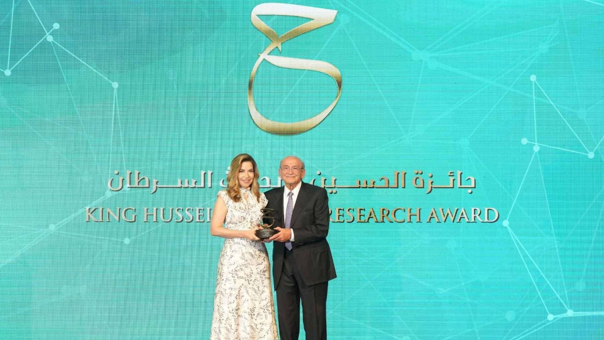 تكريم البنك العربي لرعايته البلاتينية لجائزة الحسين لأبحاث السرطان لعام 2025