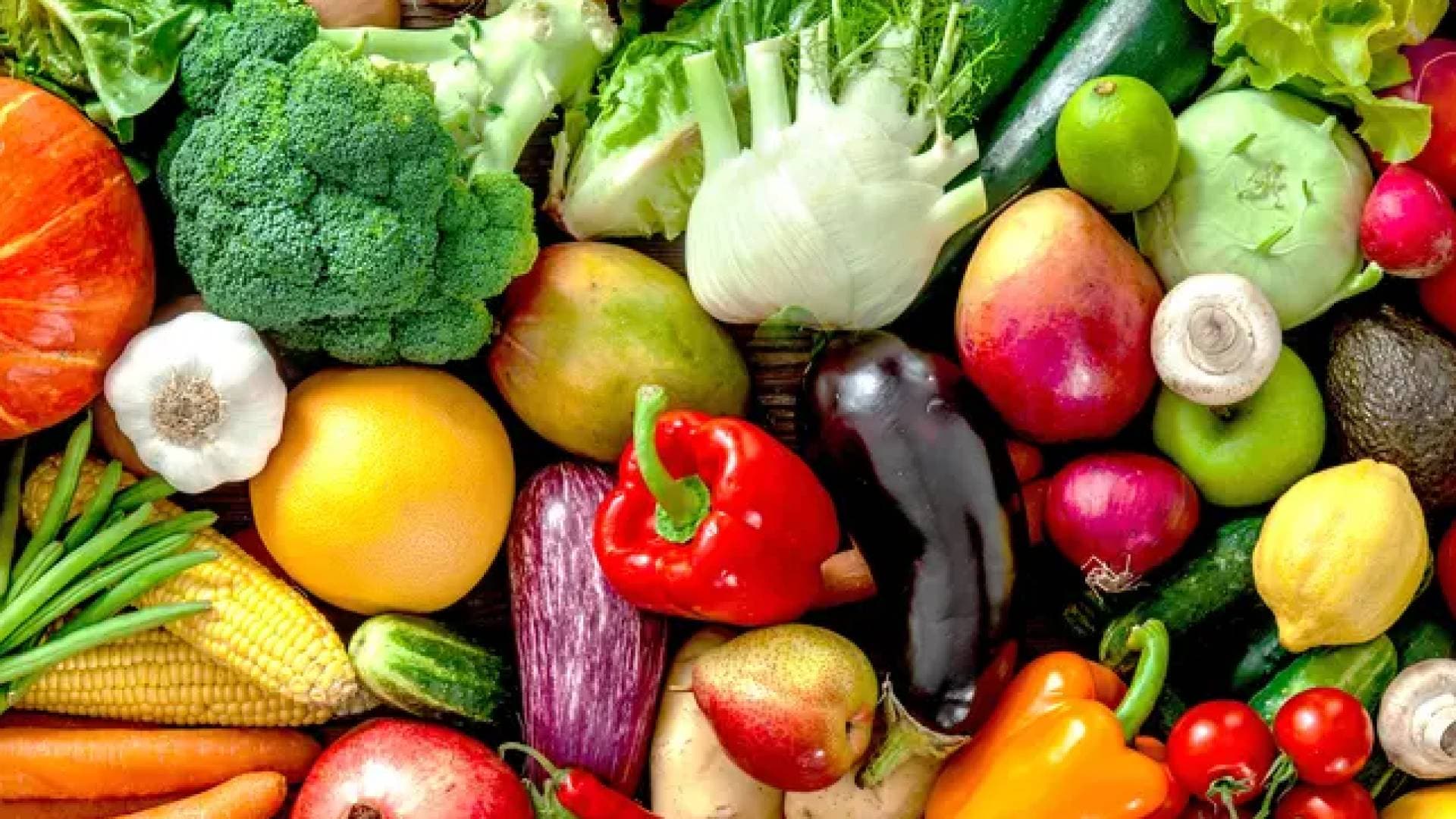 السوق المركزي يستقبل 2952 طنا من الخضار والفواكه: البندورة بـ 7 قروش