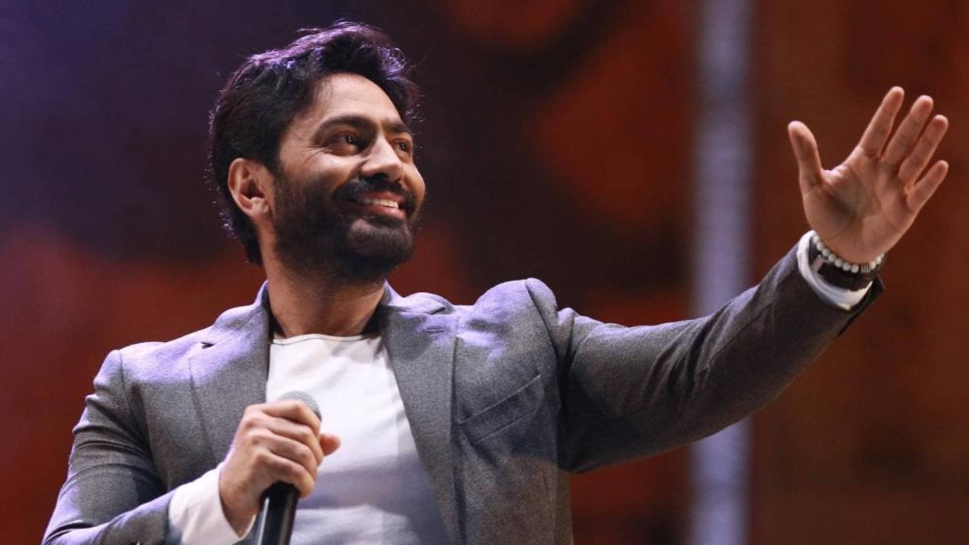 أول ظهور لتامر حسني بعد جراحة "الكلى" الدقيقة يثير قلق جمهوره -فيديو