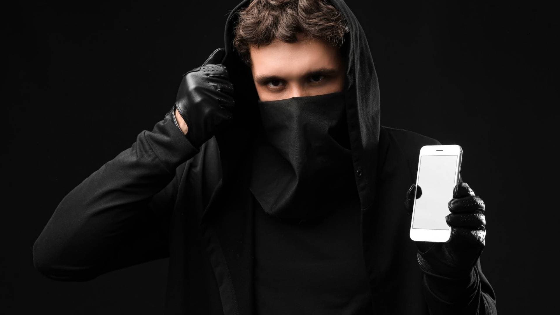 موجة هجمات "النقرة الصفرية": تحذير عالمي من اختراقات صامتة تستهدف الهواتف الذكية