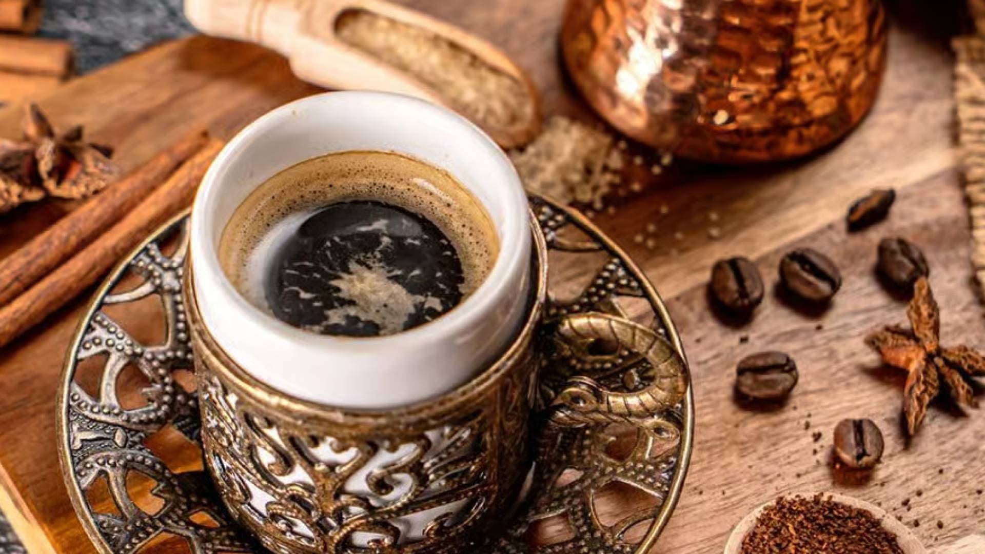 "نكهة العيد" في مهب الغلاء: أسعار القهوة والكاكاو ترتفع عالميا قبل الكريسماس