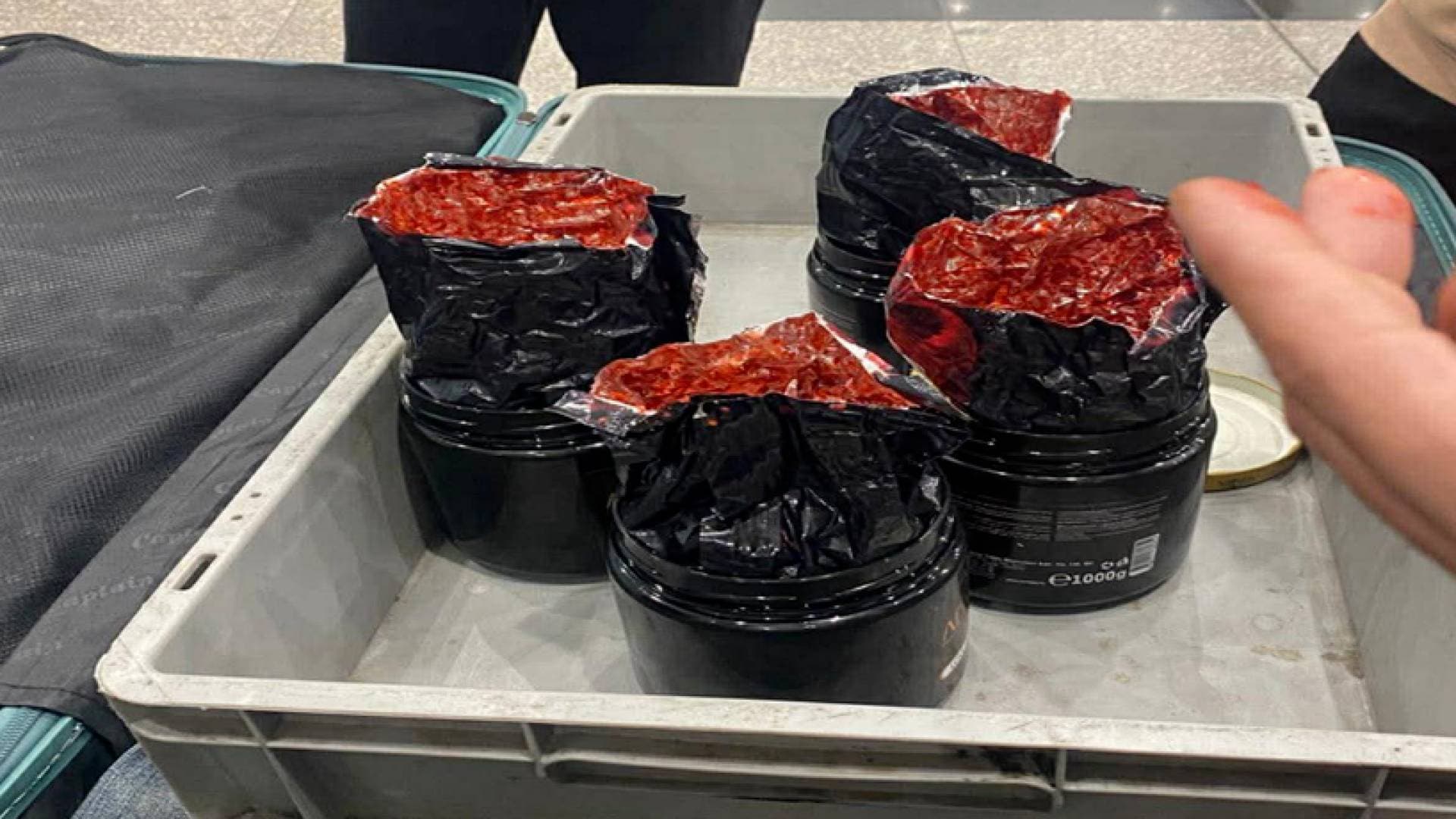 مصر: إحباط تهريب كمية كبيرة من المخدرات داخل عبوات "معسل"