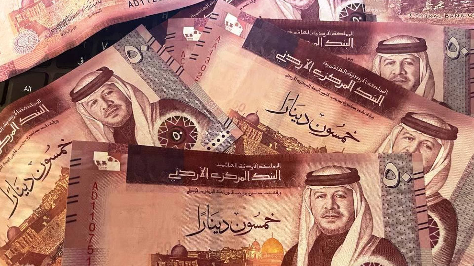"العمل": 344 شكوى حول "الحد الأدنى للأجور" منذ مطلع العام الحالي وحل 95% منها