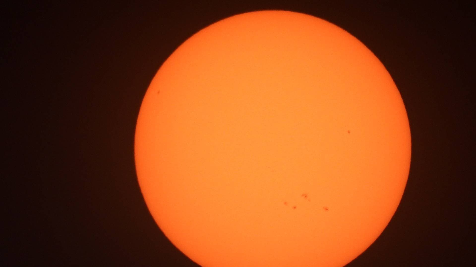 الحضيض الشمسي: الأرض تقترب من الشمس والسكجي يفسر مفارقة الشتاء