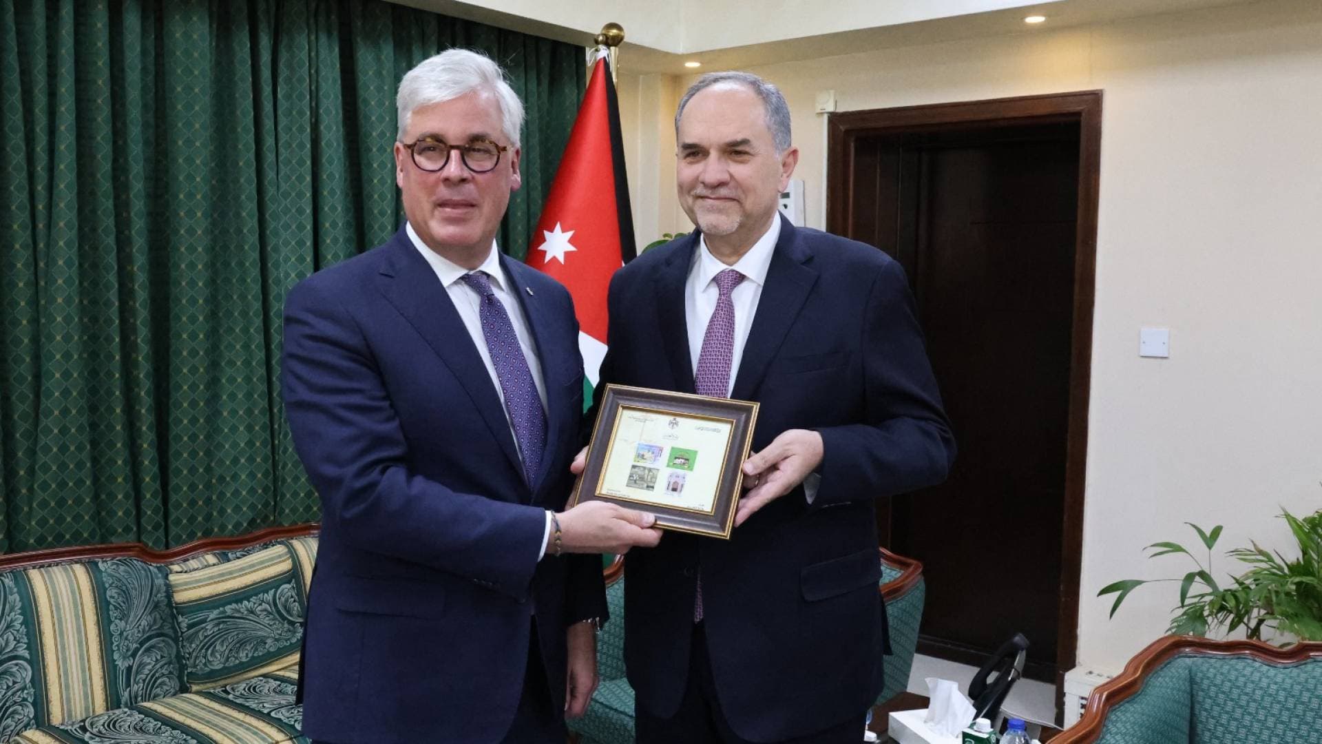 وزير العدل يلتقي السفير الكندي لبحث تعزيز التعاون القانوني والقضائي