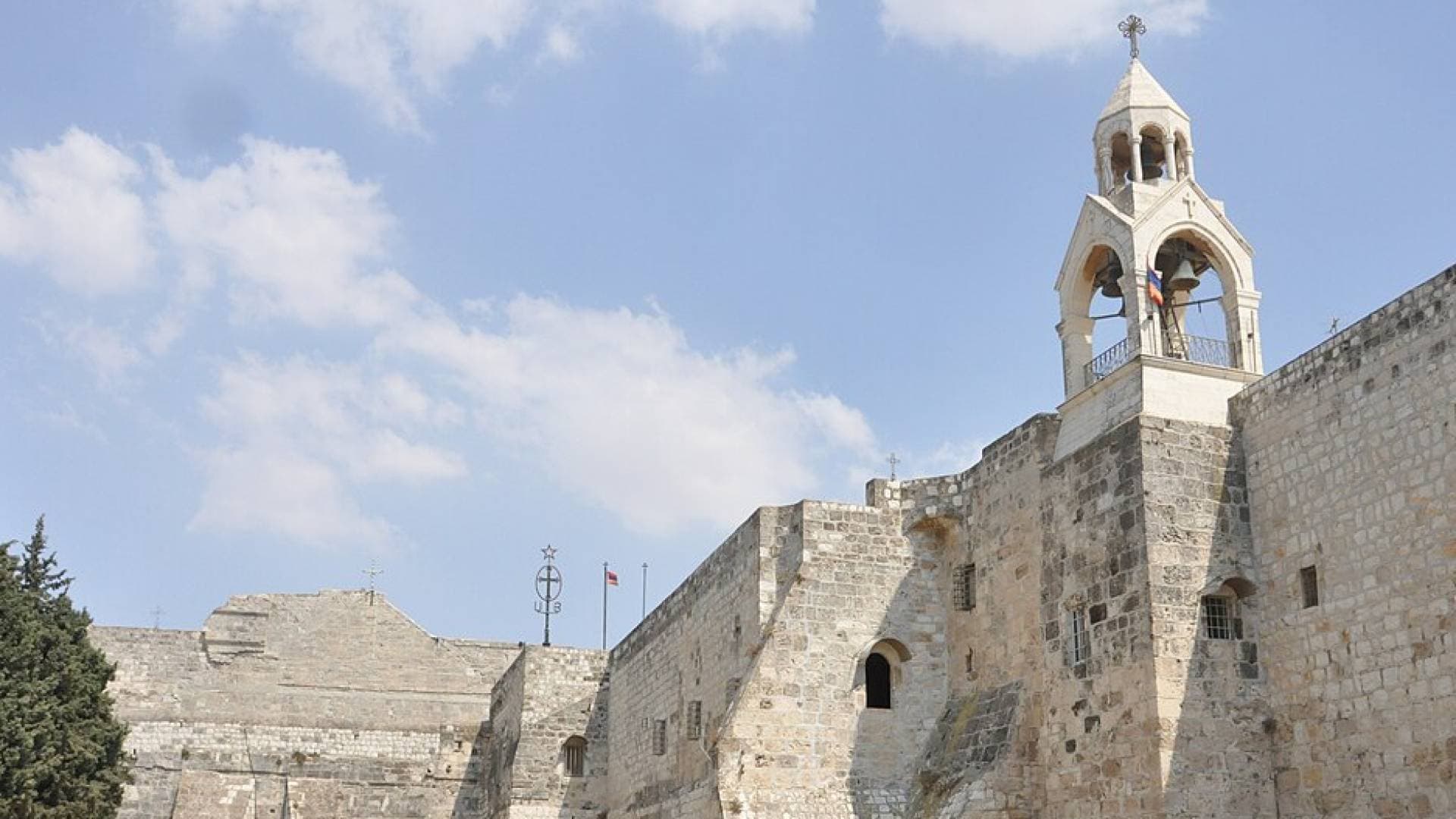 الكنائس الشرقية تحتفل بعيد الميلاد المجيد في بيت لحم وكنيسة المهد تقيم قداس منتصف الليل