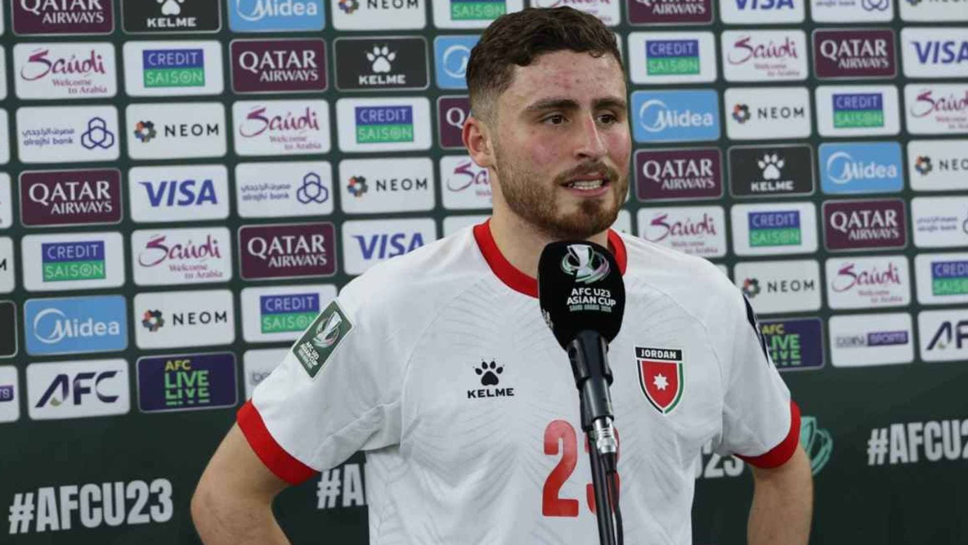 الاتحاد الآسيوي يتوج علي العزايزة ضمن أبرز نجوم القارة