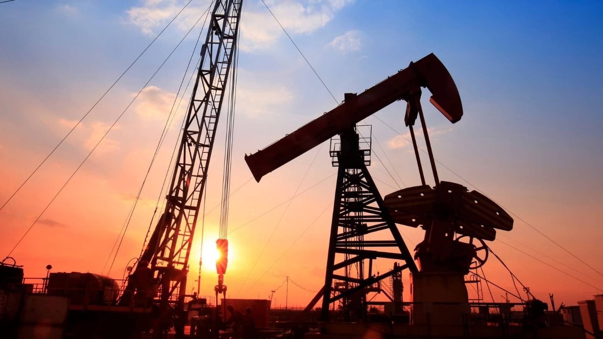 أسعار النفط تهبط بنسبة 2.8% بعد تصريحات ترمب حول "محادثات جادة" مع إيران