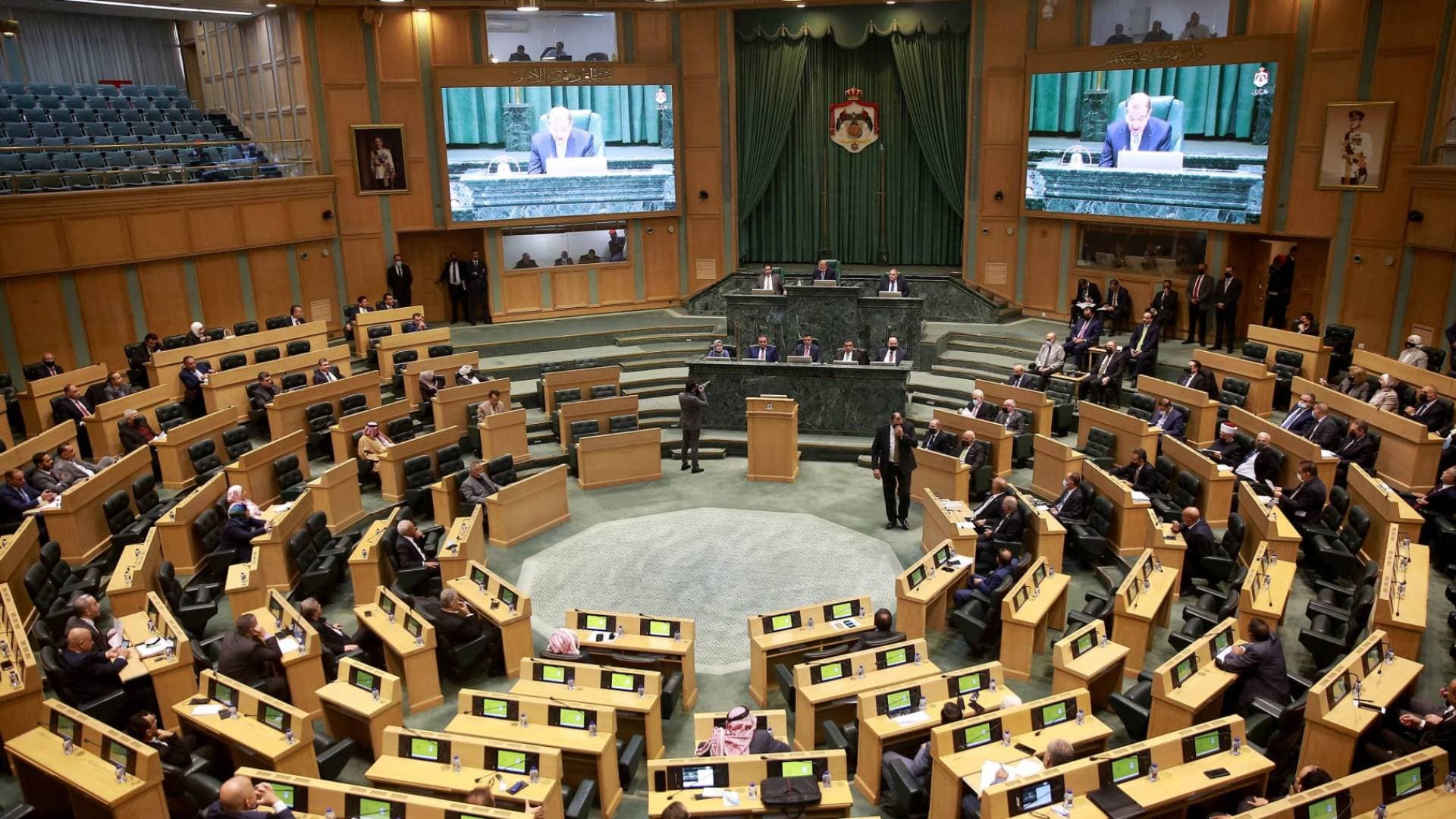 النواب والزراعة يبحثان دعم مربي الثروة الحيوانية وترخيص استيراد الشعير