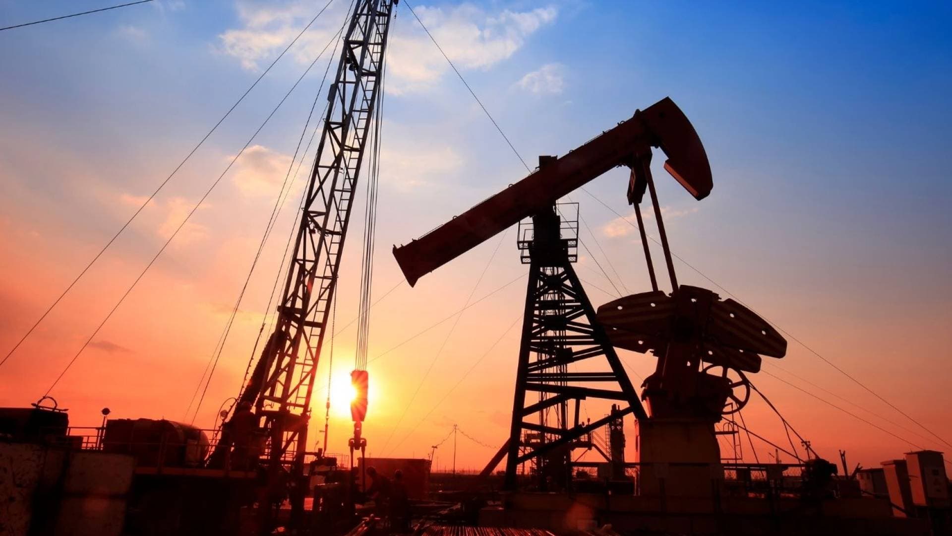 أسعار النفط تهوي دون 68 دولارا ترقبا لمفاوضات "مسقط" بين طهران وواشنطن