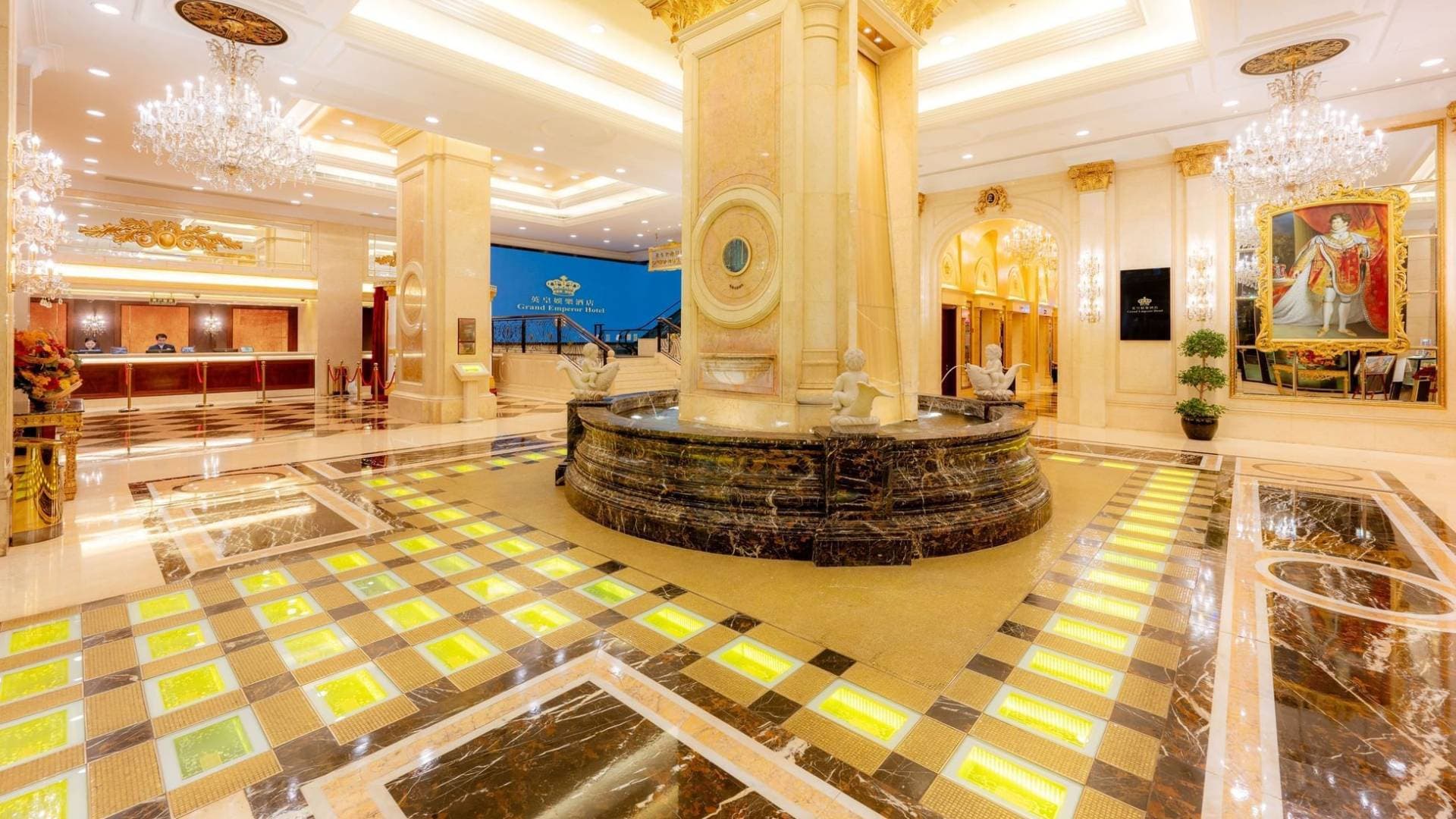 ذهب تحت الأقدام.. فندق في ماكاو يقتلع أرضيته الذهبية ويبيعها بـ 13 مليون دولار