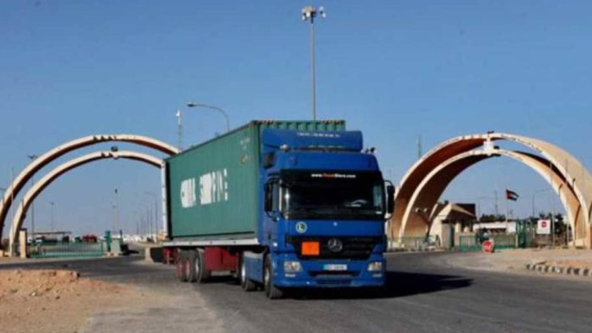 أزمة شاحنات على الحدود.. قرار سوري "مفاجئ" يربك النقل والتجارة مع الأردن