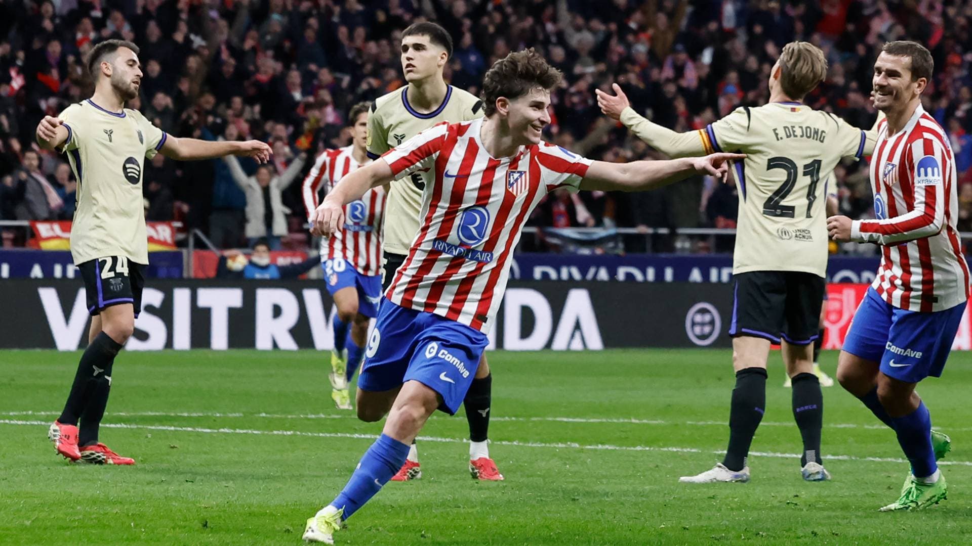 أتلتيكو مدريد يكتسح برشلونة برباعية نظيفة ويضع قدما في نهائي كأس ملك إسبانيا