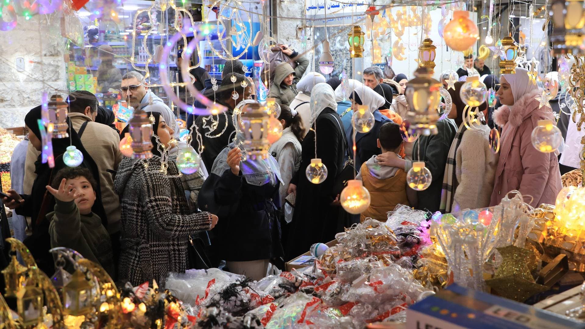 رمضان بلا نقص.. خطط رقابية صارمة وانخفاض في سلة المستهلك بـ8%