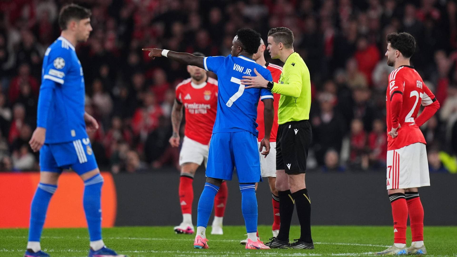 أزمة عنصرية تهز دوري الأبطال.. هل ينجو بريستياني من عقوبة اليويفا؟