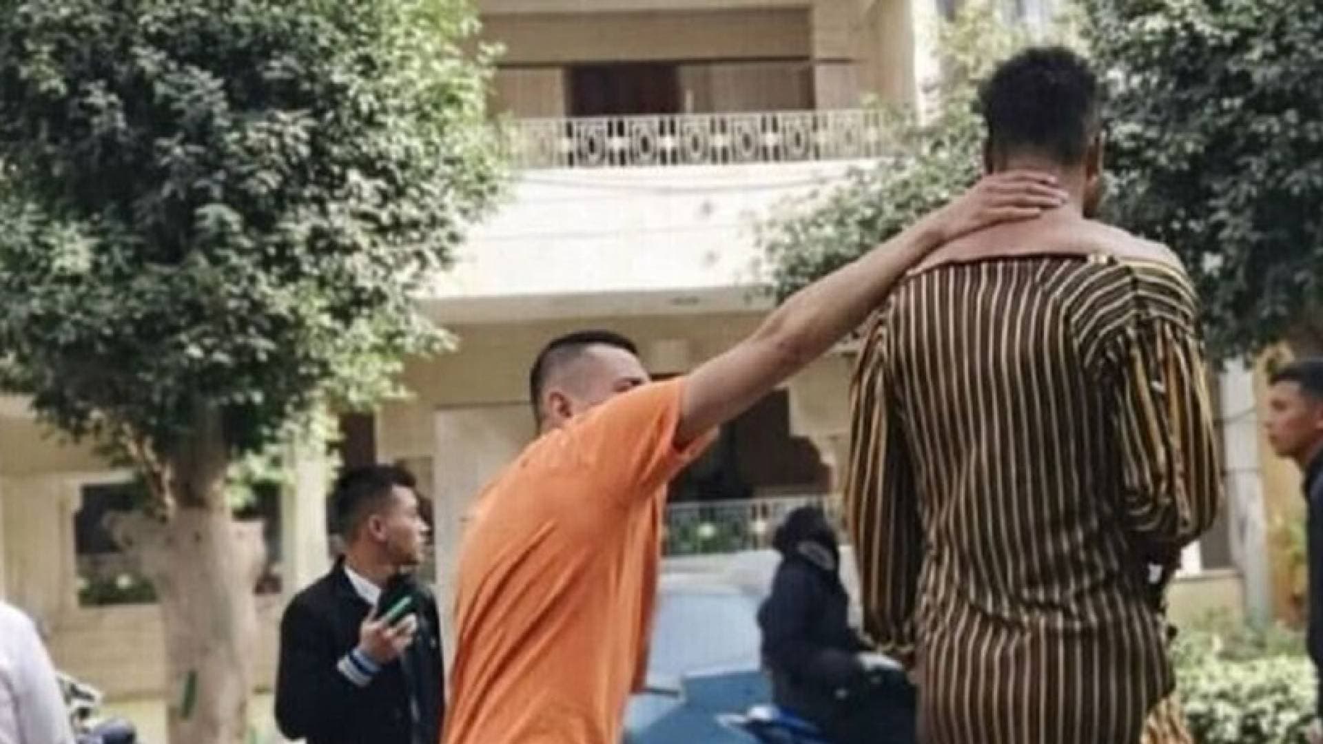 القضاء المصري ينظر في واقعة إجبار شاب على ارتداء ملابس نسائية بـ 'ميت عاصم'.. والنيابة تطالب بأقصى العقوبة